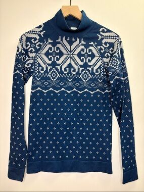 Sweaty Betty Women's Fairisle Base Layer Mock Neck Top Blue White Snowflake Med